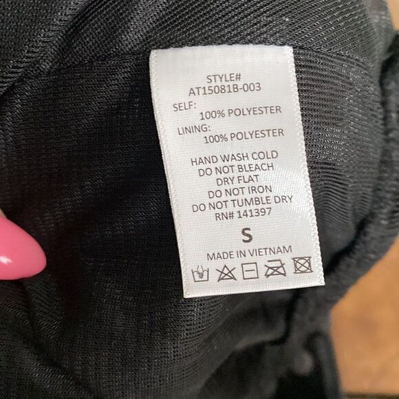 ASTR The Label Women's Long Sleeve Pleated Crop Top in Black - Picture 11 of 11